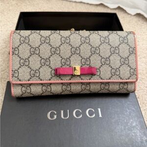 Gucci Wallet with Chain Strap Included Beige and Pink Women's Bag